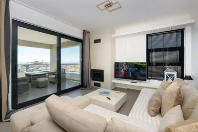 Image de Stylish 2br flat with stunning views & private parking