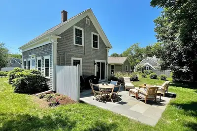 Image de Charming and cozy, and right off the Chatham Loop!