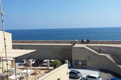 Image de New two-room apartment with 2 terraces on the beach promenade of Ortigia