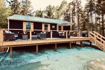 Image de Eclectic & Forested Cabin w/ Firepit & Beach Access Near Acadia Schoodic