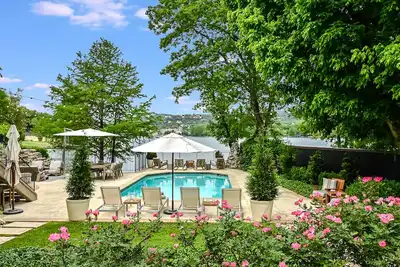 Image de Above Austin Icon | Waterfront Lake Austin | Pool l Sauna l Game Rm I Family
