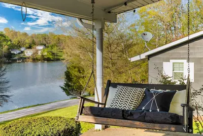 Image de Lakefront Lakehouse near Ark Encounter with kayaks