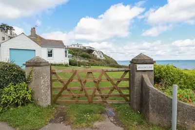 Beachcliff, pet friendly, character holiday cottage in Gorran Haven
