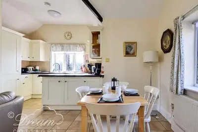 Image de Frome Lodge House, pet friendly, with open fire in Frome Whitfield
