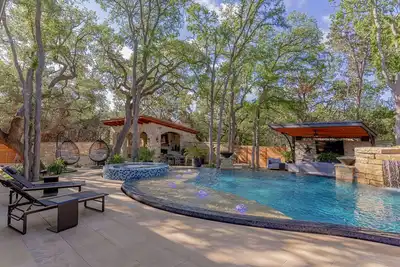 Image de Luxury Meets Leisure – Your Ultimate Hill Country Retreat: Always on my Mind