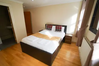 Image de *Reduced* City getaway apartment | 5 mins from Waterloo Station approx 7 mins