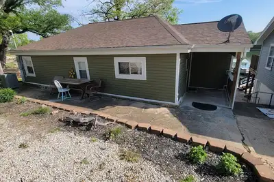 Image de Castle Cliff Cabin - Home on the water- walking distance to Ha Ha Tonka