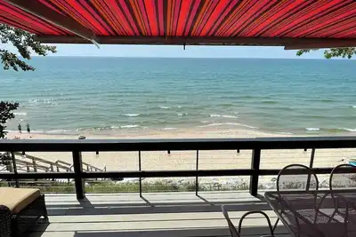 Image de Cottage with Private Lake Michigan beach