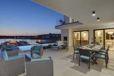 Image de Villa avec piscine et vue sur la mer
