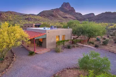 Image de Adobe Home w\/ Mt Views -Hacienda Del Cholla