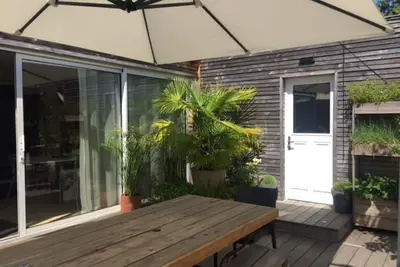 Image de Bordeaux, Jacuzzi, Piscine, calme et bien être