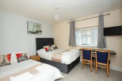 Image de Reduced Rate - Compact Studio 20 minutes to London via fast train
