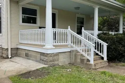 Image de House close to Pine Lake and bike trails.