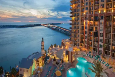 Image de 3 Bedroom Presidential Suite at Destin Beach, Wyndham Emerald Grande! !