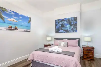 Image de Large 2-Bedroom Apartment on Summer Near Cook Park with private secure parking