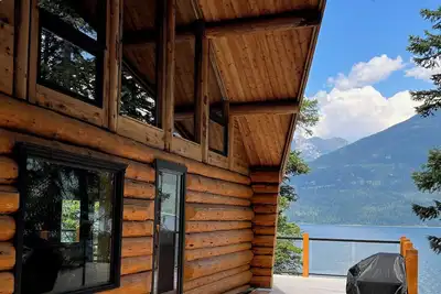 Image de Loki Cabin Located in the heart of the west Kootenays