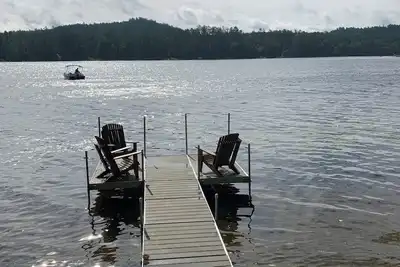 Image de Private Adirondack lakefront Cottage on Loon Lake