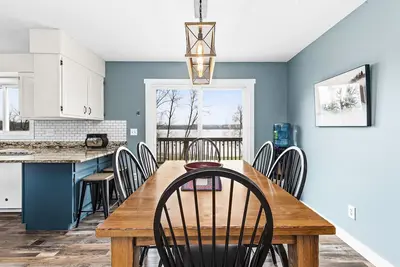 Image de Lakeside Retreat Offering Serene Views, Water Adventures, and Lasting Memories!
