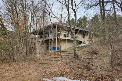 Image de Guest house on secluded 120 acre property minutes from Chain 0' Lakes