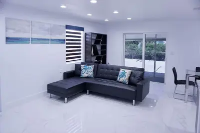 Waterfront Bliss: Stylish Canal-Front Retreat, Spacious Yard