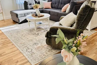 Image de Remodeled, cozy, vintage charmer