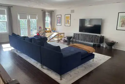 Downtown Condo (kid friendly)