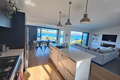 Image de Stunning sea Views in a Lovely Beachside Plimmerton