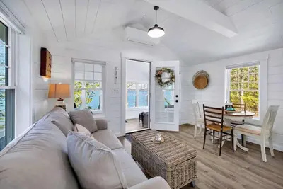 Image de Beachcomber Cottage-Oceanfront!