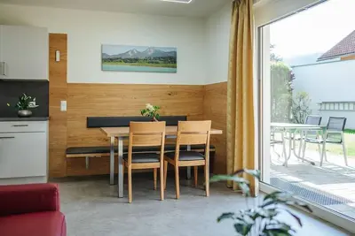 Image de Villa: Suite Sonnenblume - Ferienwohnungen & Bungalows am Faaker See Kargl