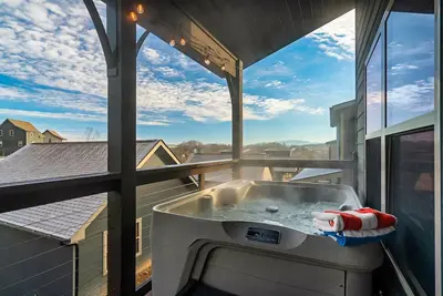 Image de Great Location/Close to Dollywood/HotTub/Arcade/Mountain View/Dog Friendly