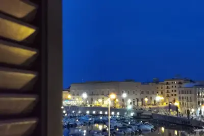 Image de Enchanting view of Trani harbor