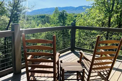 Image de Private & Quiet! Heated Indoor Pool, Views, Hot Tub, Game Room, Free Tickets!