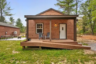 Image de Cabin # 4 at Northern Comfort Handicap Friendly Unit