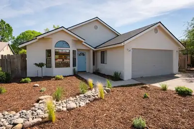 Image de Bright & Airy, Newly Remodeled, Downtown & Pet-Friendly!