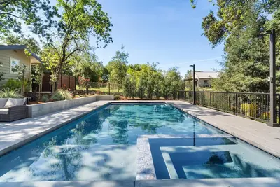 Image de Healdsburg Modern home, 3br/3. 5ba pool, hot tub, outdoor kitchen, WiFi