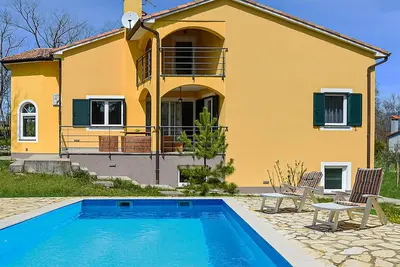 Image de Superbe maison à Labin avec WiFi