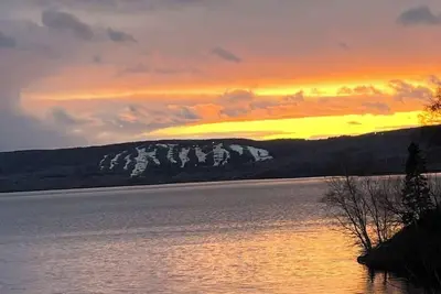 Image de Duluth/Superior Escape-up to 26 guests-Indoor Pool-Sauna-St. Louis River-SpiritMt