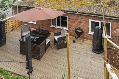 Image de A lovely two-bedroom house with all the expected mod cons and some added extras.