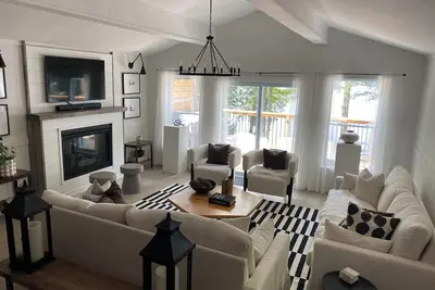 Image de Waterfront cottage on Redstone Lake