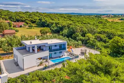 Image de Belle maison à Pula avec WiFi