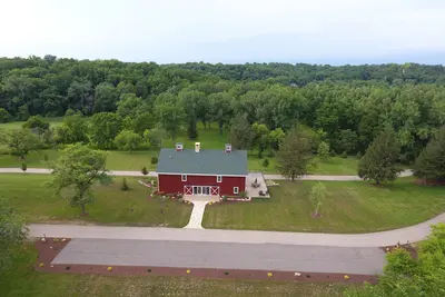 Image de Annabel Lee Barn ~ A Getaway of Warmth & Charm!