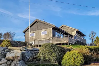 Image de Belle maison à Håvik avec WiFi