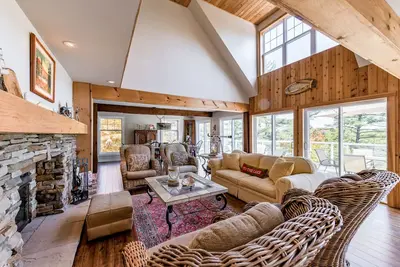 Image de Muskoka Island cottage on Lake Joseph