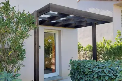 Image de Petite Maison Dans Résidence 3 Etoiles Avec Piscine