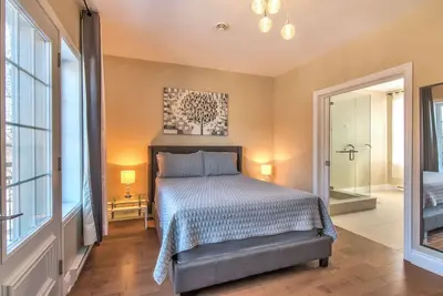 Image de Luxury 2 bedroom, 2 bath condo, 2 balconies, hi speed Wifi with Free parking