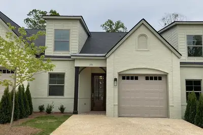 Image de Brand New! 2. 2 miles to football stadium. 2. 5 to Toomer’s Corner. Ev outlet.