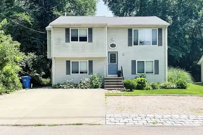 Image de Walk to private community beach on Narrow River