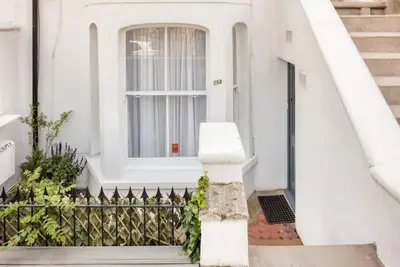 Image de Bright and Spacious Garden Flat in Leafy Acton, 5 Minutes From the Underground