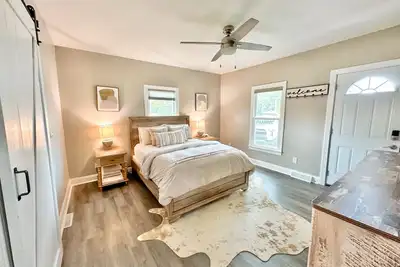 Image de Modern Farmhouse Cottage on 45 acres~Hot Tub, Fire Pit 🔥