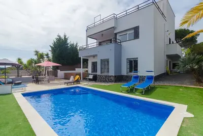 Image de Club Villamar - Profitez de vos vacances dans cette villa avec piscine privée et barbecue